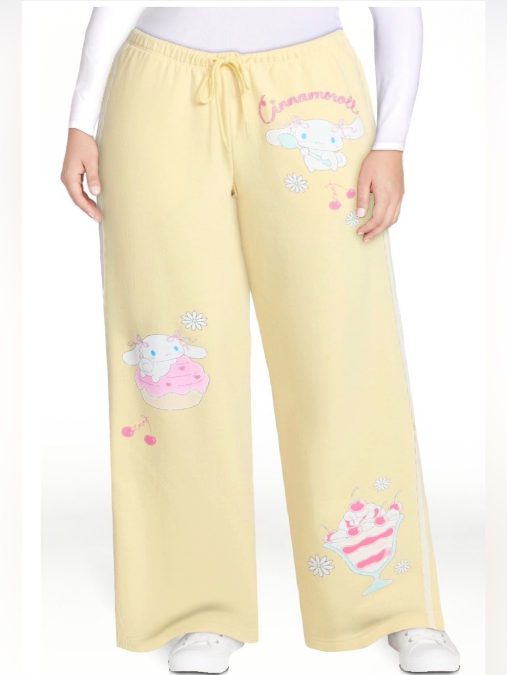 Cinnamoroll Women's Sweet Treats Graphic Fleece Sweatpants